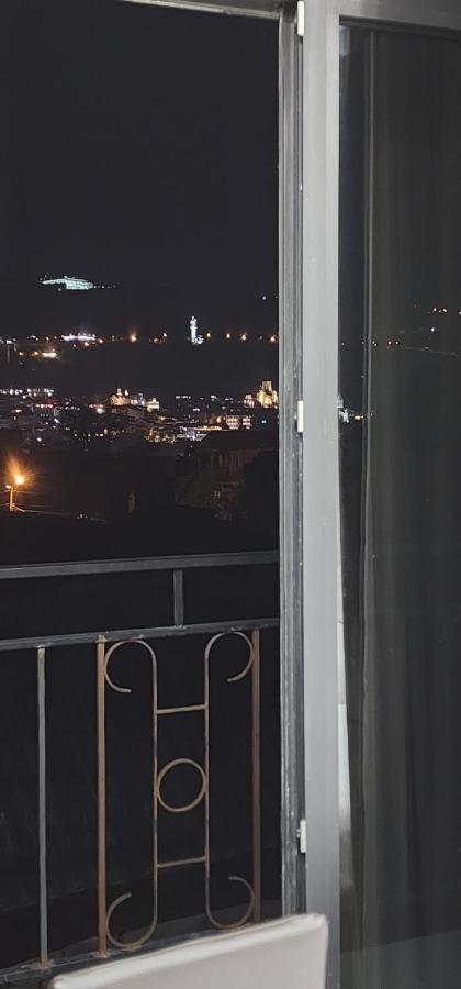 Hotelds Tbiliszi Kültér fotó