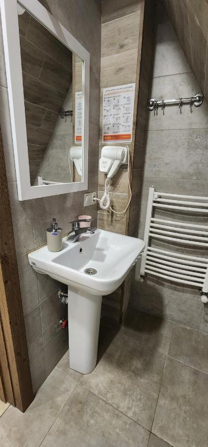 Hotelds Tbiliszi Kültér fotó